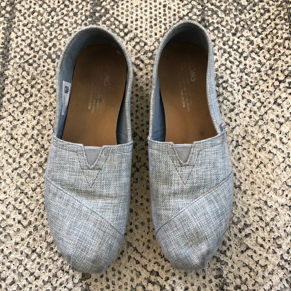 7.5 TOMS lightly worn